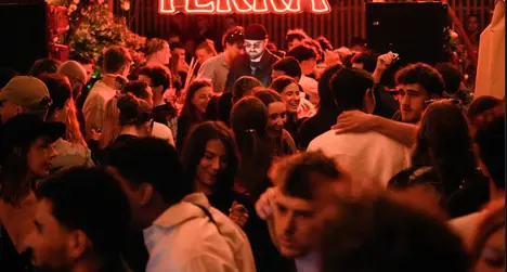 Référence réelle DJ Manelya · Cocktail lounge et ambiance d’accueil — vue 2