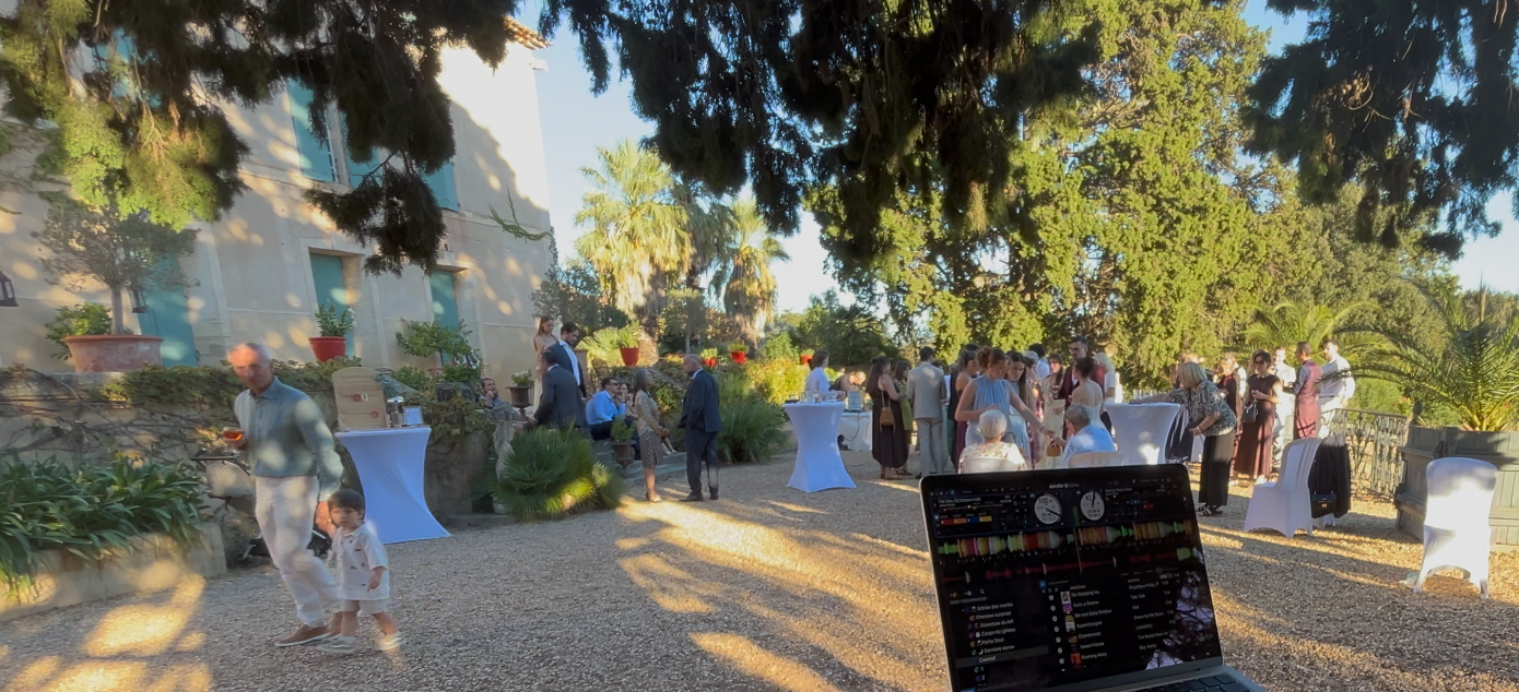 Ambiance mariage et piste de danse avec lumieres de soiree — vue 3