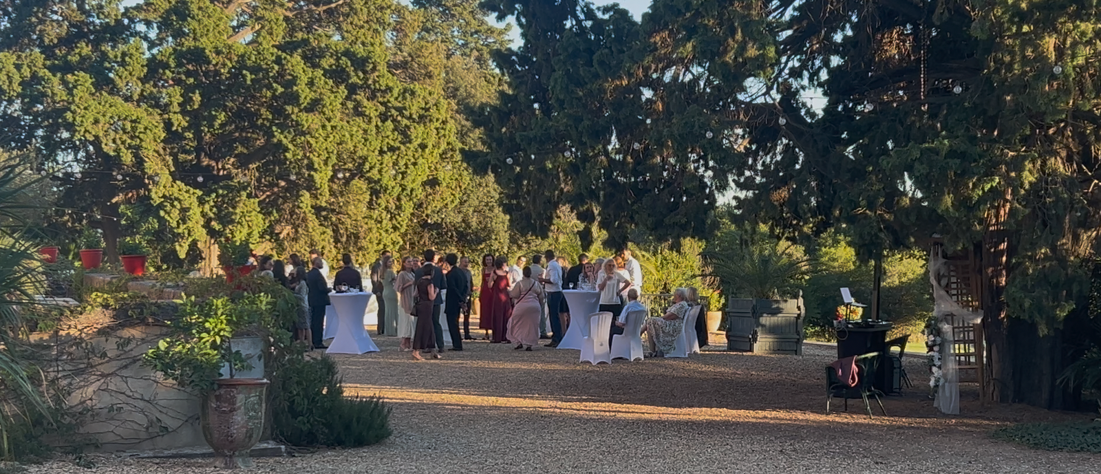 Ambiance mariage et piste de danse avec lumieres de soiree — vue 4