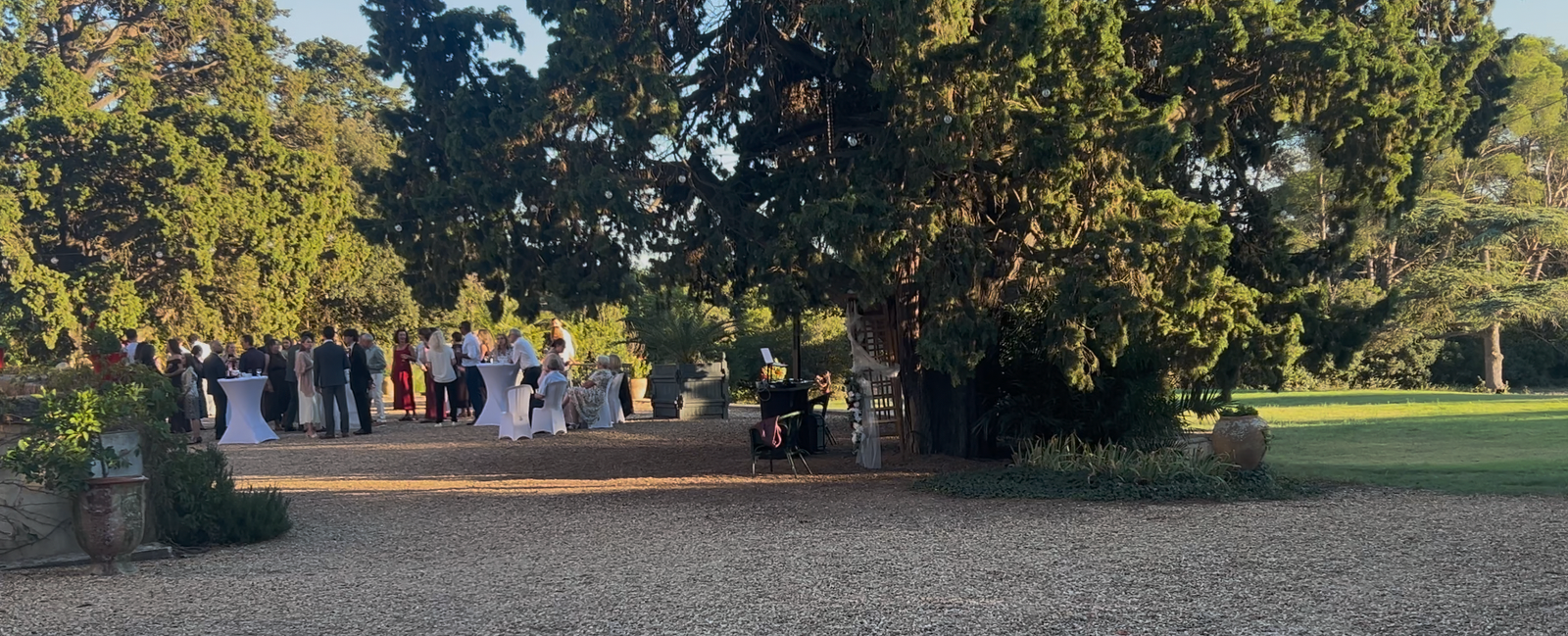 Ambiance mariage et piste de danse avec lumieres de soiree — vue 2